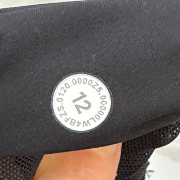 Lululemon Serene Travels Vest Size 12 Black Jacket NYC Style - Picture 12 of 12